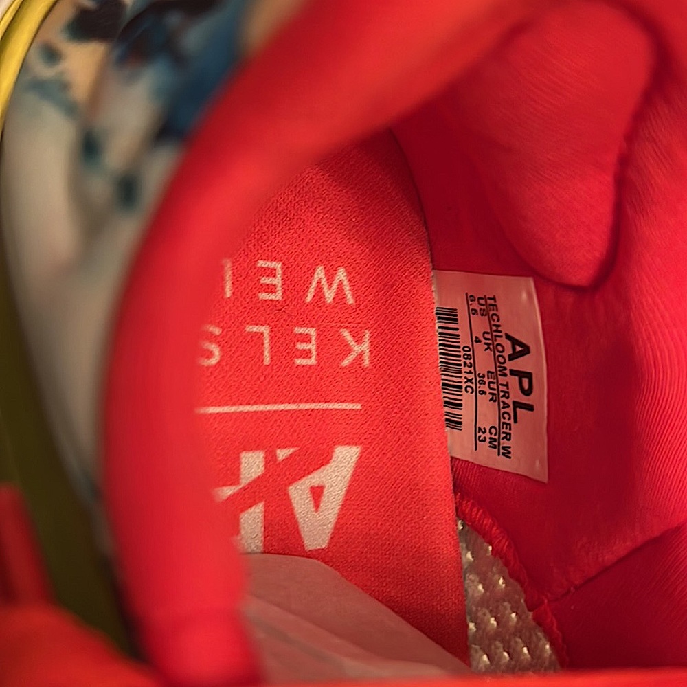 APL X SWEAT X Kelsey Wells Limited Edition
TechLoom Tracer White / Gold / Multi - Picture 10 of 10